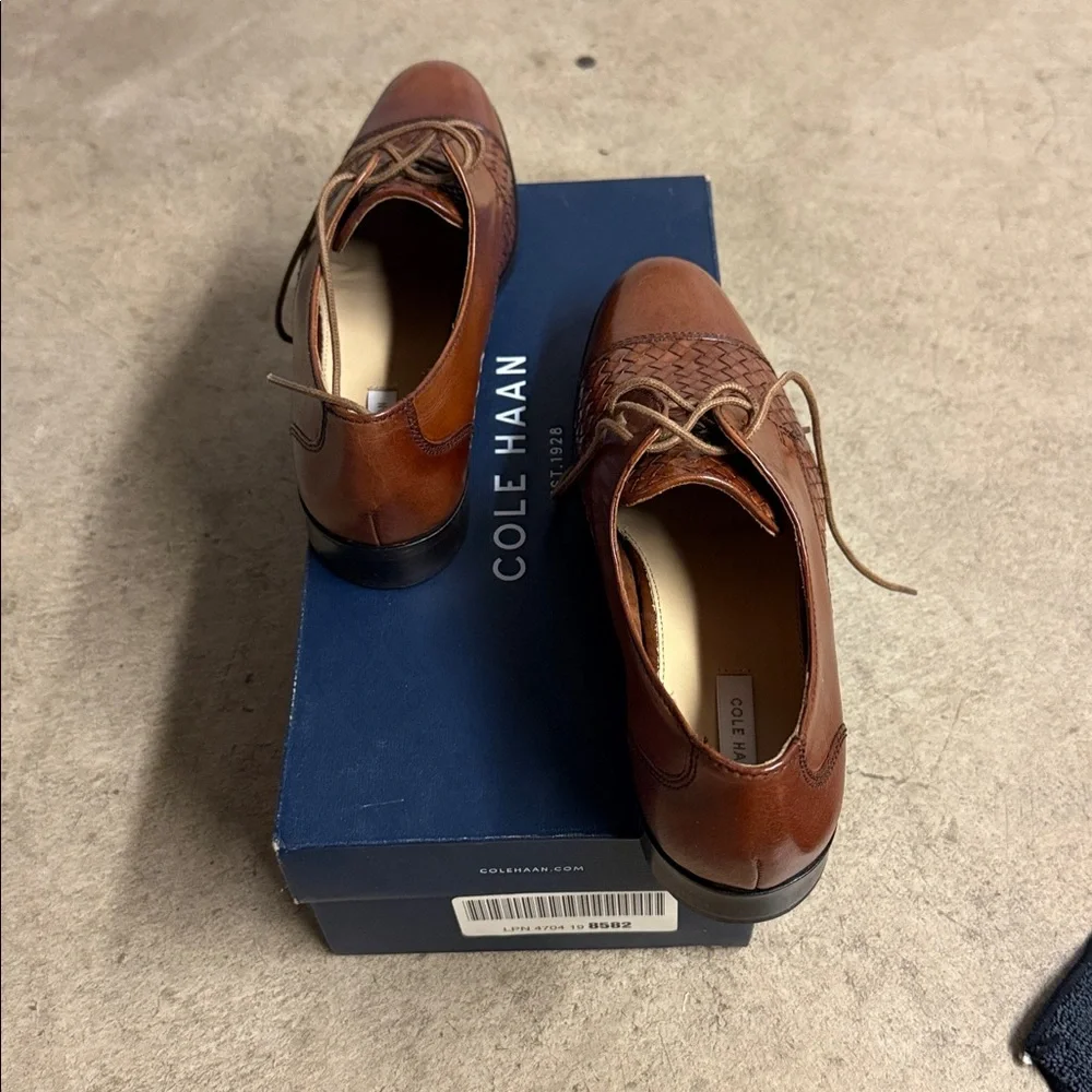 Brand new Cole Haan women's Tan Woven Leather Oxfords - Picture 4 of 10